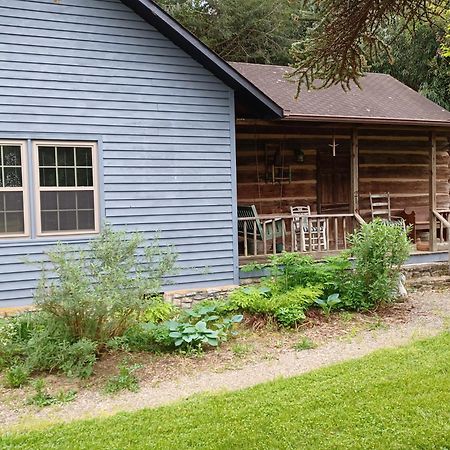 Restored1850S Log Cabin, With Gazebo And Gardens! 1 Mile To Downtown Вівервілл Екстер'єр фото