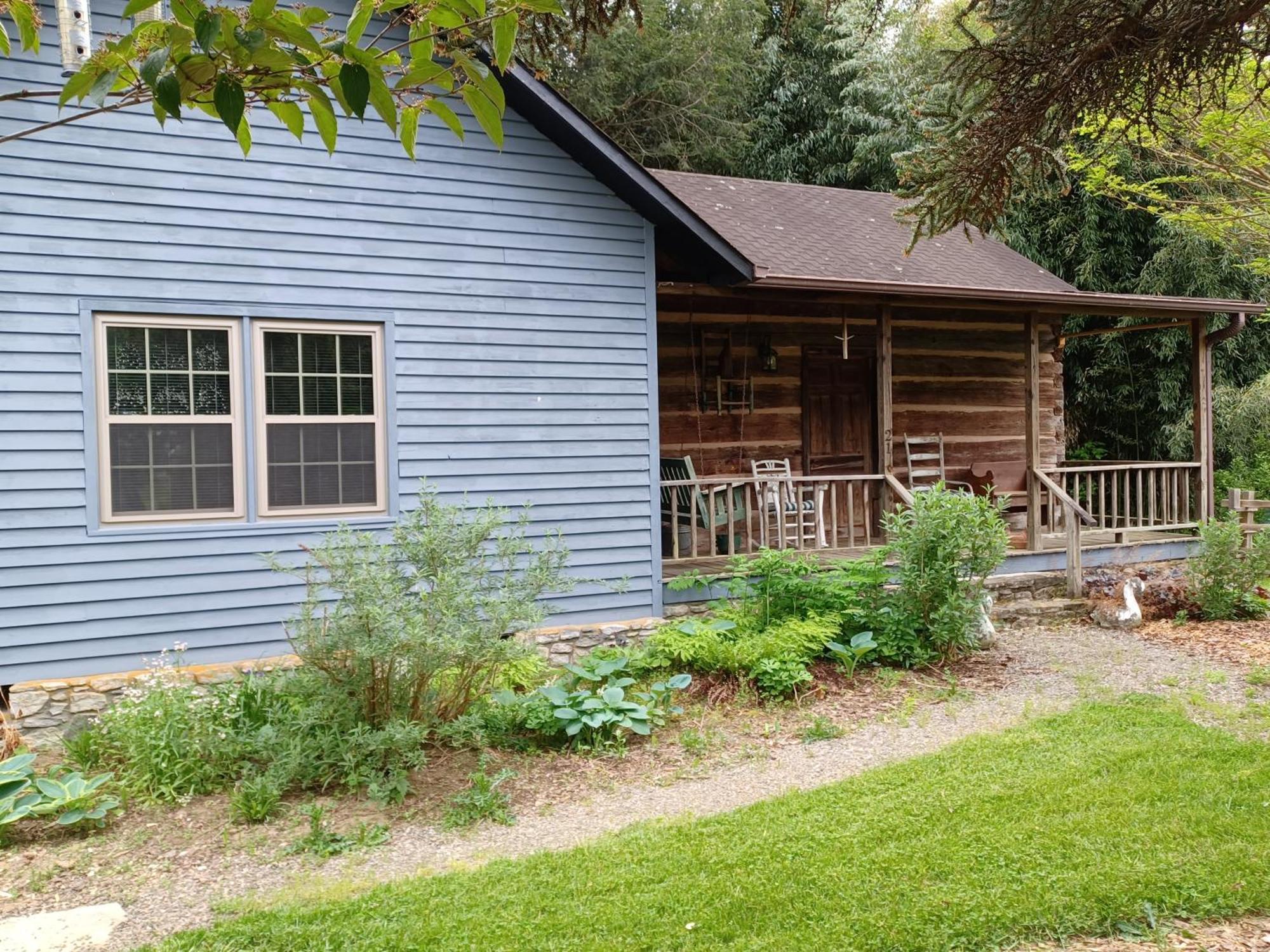 Restored1850S Log Cabin, With Gazebo And Gardens! 1 Mile To Downtown Вівервілл Екстер'єр фото