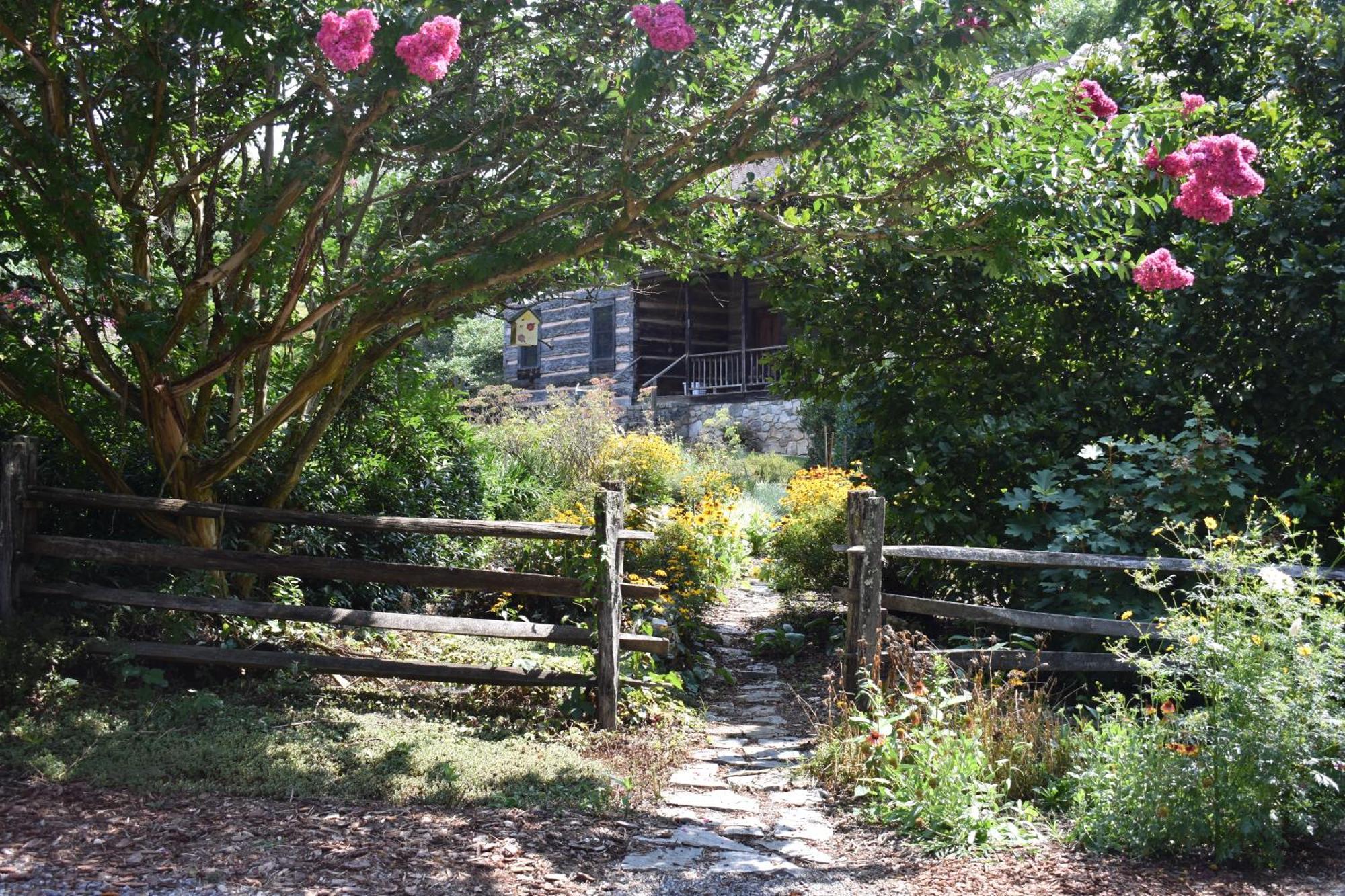 Restored1850S Log Cabin, With Gazebo And Gardens! 1 Mile To Downtown Вівервілл Екстер'єр фото