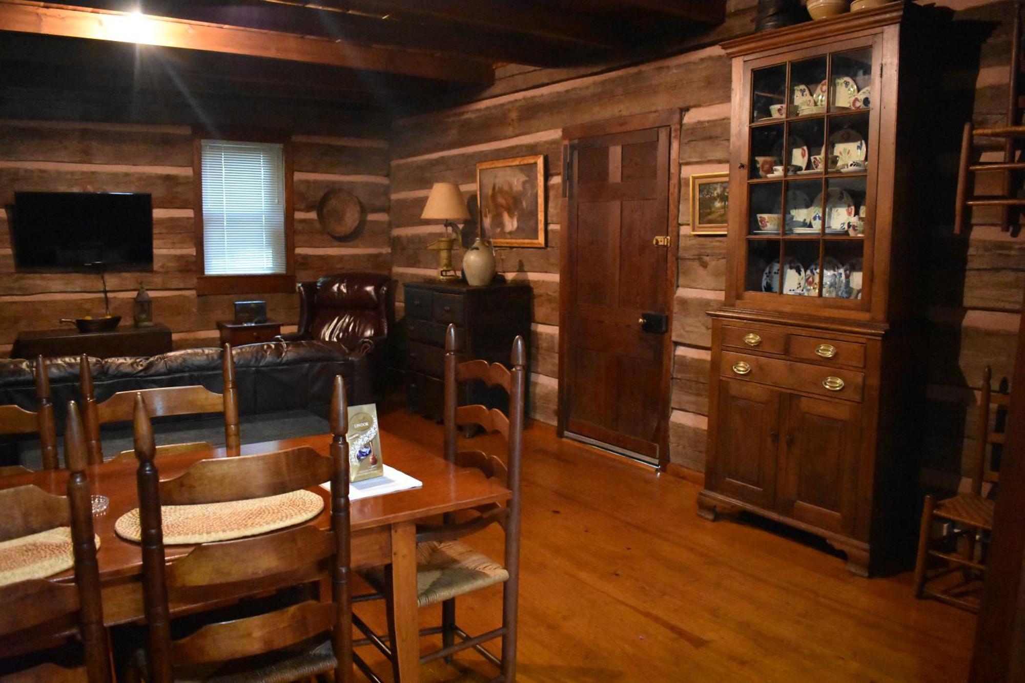 Restored1850S Log Cabin, With Gazebo And Gardens! 1 Mile To Downtown Вівервілл Екстер'єр фото