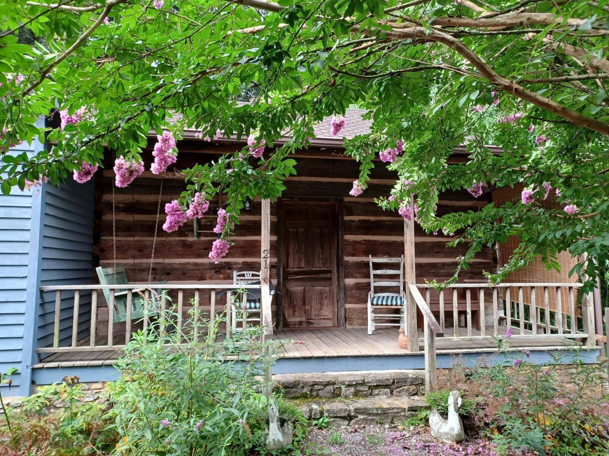Restored1850S Log Cabin, With Gazebo And Gardens! 1 Mile To Downtown Вівервілл Екстер'єр фото